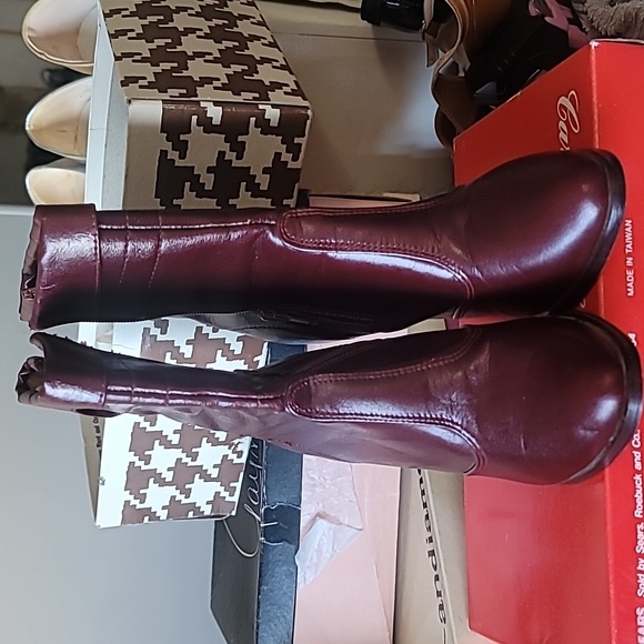 Vintage 1970s/80s Burgundy boots with heels. Side zipper. Delmar imports size 5 - Picture 1 of 10